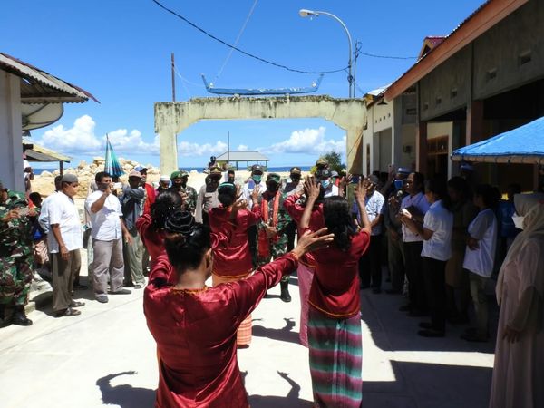 Arnold Ritiauw Kunjungi Prajuritnya di Koramil Elat.lelemuku.com.jpg