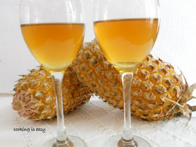 Medicinal and delicious drinks with pineapple skin