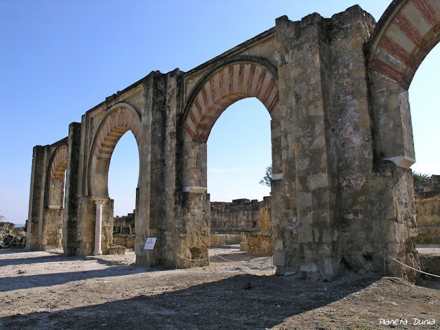 Pórtico de entrada al Alcázar