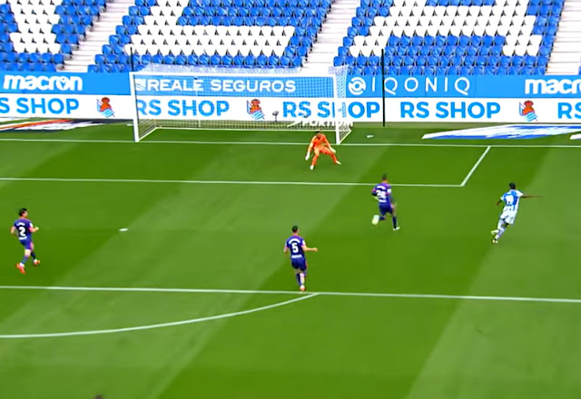 2-0: minuto 16, Isak recibe un pase en profundidad de Mikel Oyarzabal y bate a Masip. REAL SOCIEDAD DE FÚTBOL DE SAN SEBASTIÁN 4 REAL VALLADOLID C. F. 1. 16/05/2021. Campeonato de Liga de 1ª División, jornada 37. San Sebastián, Guipúzcoa, estadio Reale Arena, sin público. GOLES: 1-0: 6’, Isak. 2-0: 16’, Isak. 3-0: 28’, David Silva. 4-0: 35’, Januzaj, de penalti. 4-1: 82’, Marcos André.