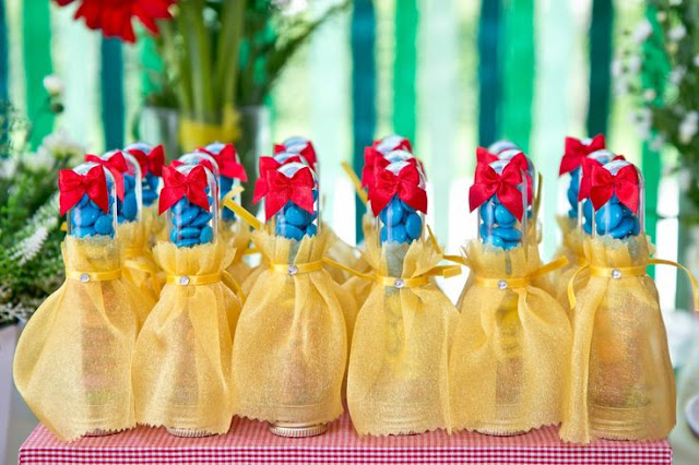 Mesa de Doces e Lembrancinhas Tema Branca de Neve