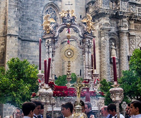 Horario e Itinerario de la Salida procesional del Corpus de Minerva en  la mañana del domingo Jerez