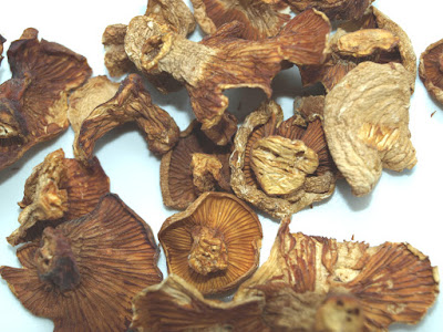 An image of dried chanterelle mushrooms