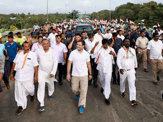 rahul-received-a-grand-welcome-at-kerala-border