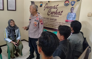 Program Jum'at Curhat Sarana Komunikasi Dengan Warga 