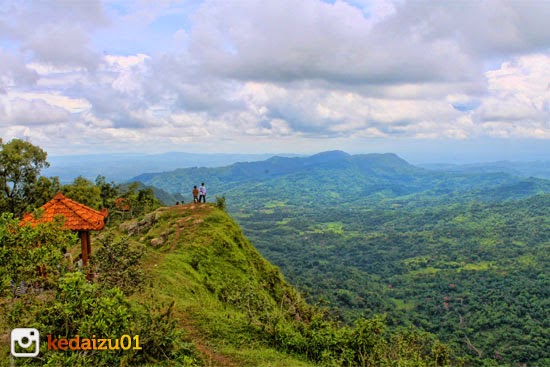 puncak tugu magir