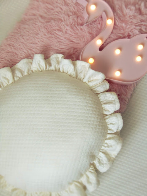 how to sew a pillow with frill