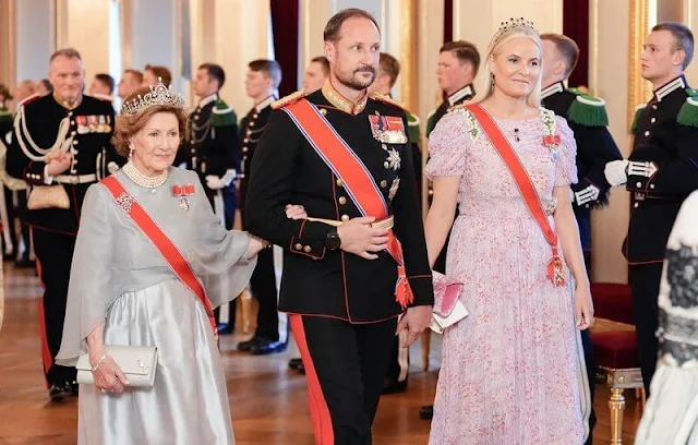 Crown Prince Haakon, Crown Princess Mette-Marit and Princes Astrid attended the dinner. Diamond tiara and gown