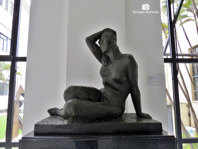 Close-up da Escultura Nu Sentado - Palácio dos Bandeirantes - São Paulo