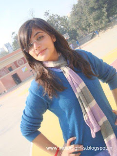 Single girl looking for dating a boy, single, single girl, Dating girl, sweet girl, Indian girl, smiling girl, desi girl, girls