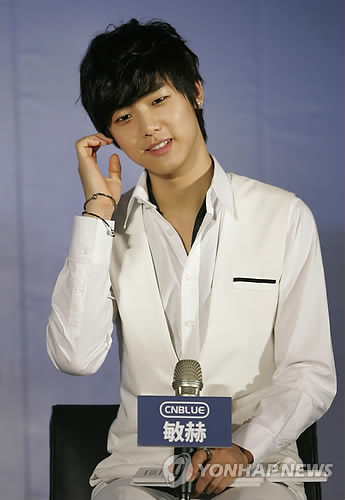 Kang Min Hyuk (강민혁) CN Blue