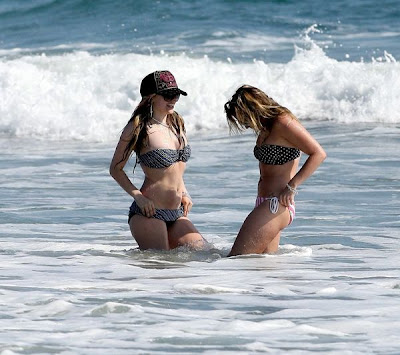 Avril Lavigne Pictures in BIKINI Beach Candids, Malibu,