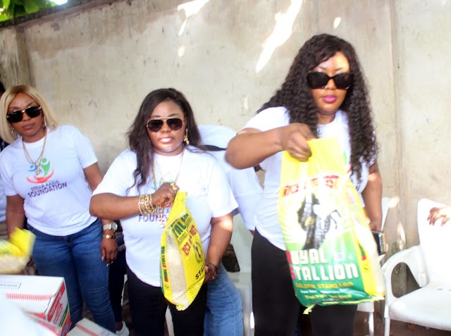 STELA AJULO  FOUNDATION REACHING OUT TO THE KIDS IN ARAROMI COMMUNITY, AJAH