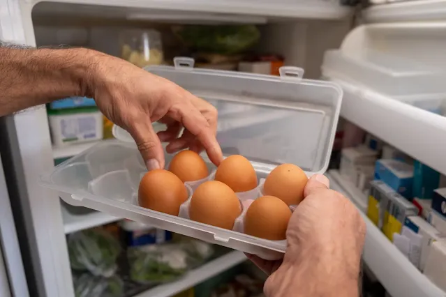 IS IT SAFE TO EAT EGGS AFTER THEIR EXPIRATION DATE?
