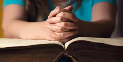 Learning how to pray can be a deeply personal and spiritual journey, and it can take time and patience to develop a regular prayer practice. Whether you are new to prayer or looking to deepen your existing practice, here are some tips that may be helpful: