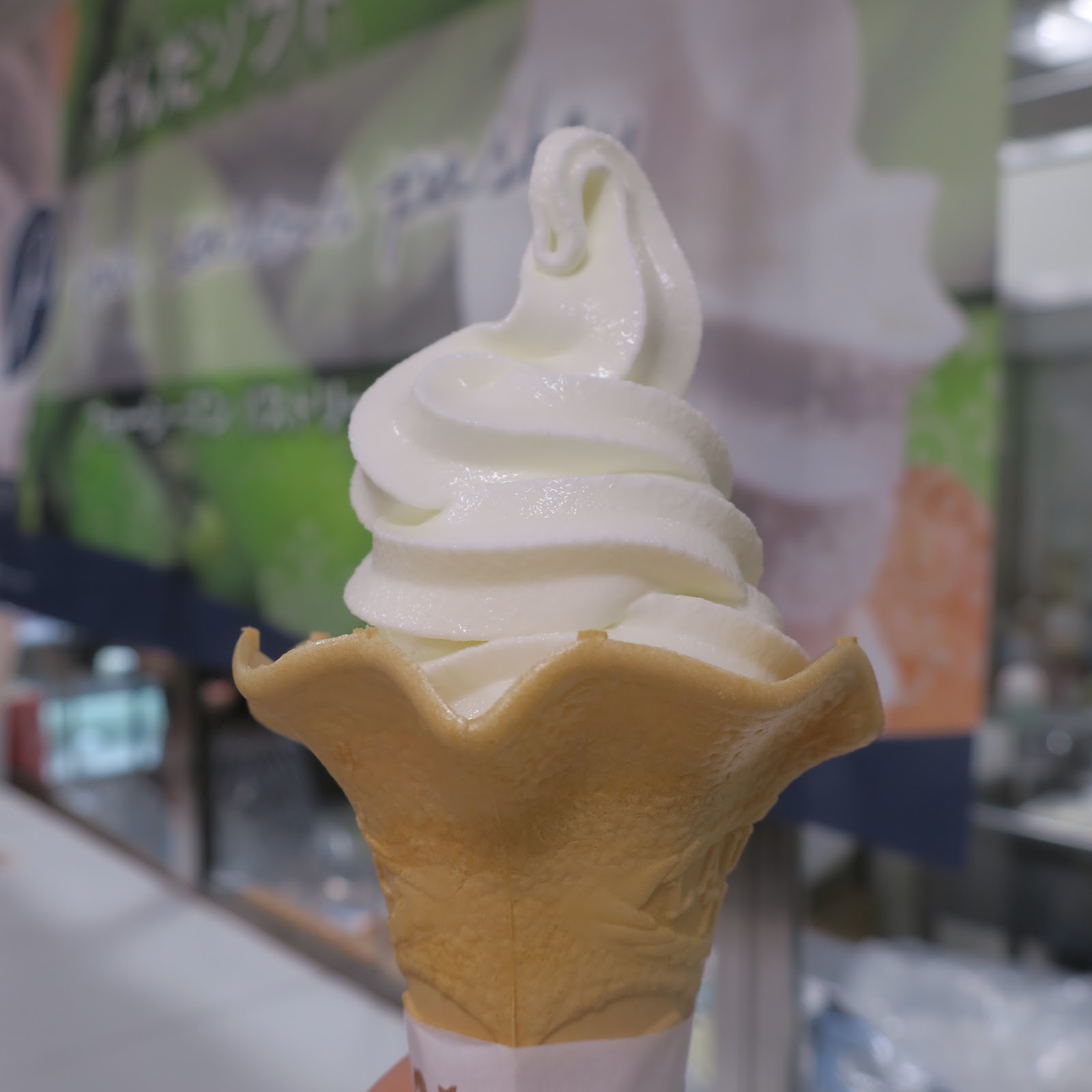 【フォーシーズンパストリー／宮城県】牛乳ソフトクリーム：381円