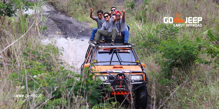 trek dan jalur lava rock tour gunung guntur garut