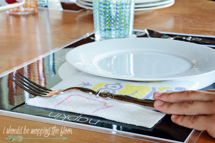 Free Printable Teaching Placemat | Perfect to help kiddos learn to set the table for meals. | Instant download. | Laminate for durability.