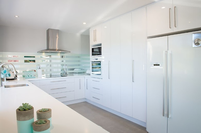 white minimalist kitchen design