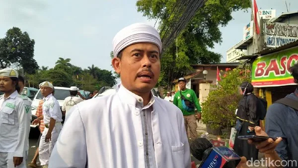 Nasib Ketum PA 212: Dulu Batu 'Mampir' ke Rumah, Kini Mobil Dipecah