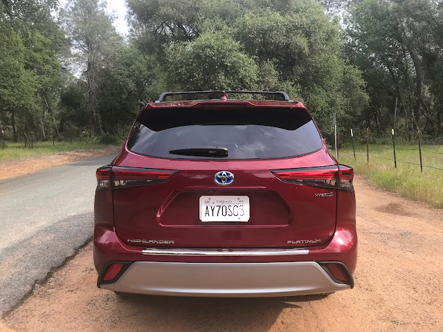 Rear view of 2020 Toyota Highlander Hybrid Platinum AWD