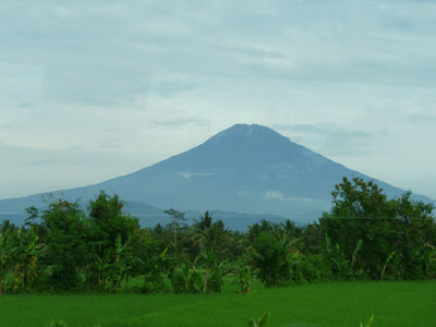 Kisah Misteri dari 12 Gunung Yang Ada di Pulau Jawa ~ basa 