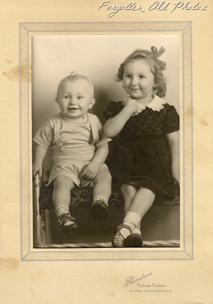 unknown kids Fluerotone Doprset Antiques