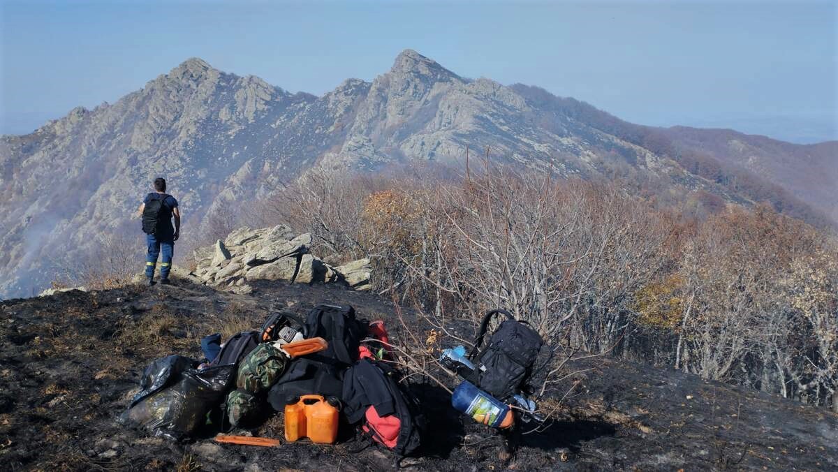Φλέγεται 10 μέρες το Παπίκιο – Πάνω από 100 πυροσβέστες στη «μάχη»