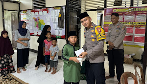 Momen Idul Fitri, Polsek Nanga Mahap Santuni 13 Anak Yatim Piatu