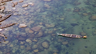 umngot river in india, crystal clear river in india, cleanest river in india, river in dawki, visitng places in meghalaya