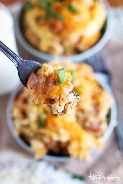 http://www.julieseatsandtreats.com/crock-pot-tater-tot-egg-bake/