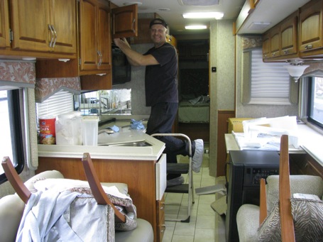 Installingthenewmicrowave-5-2012-01-3-18-59.jpg