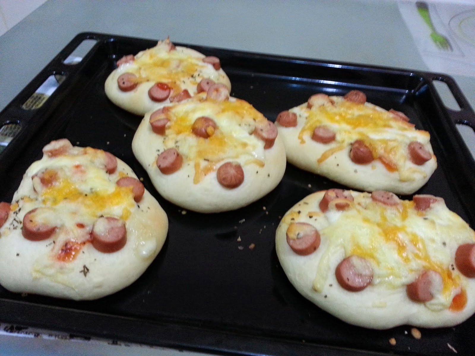 Life is colorful: Roti Pizza yang sungguh soft (meroti 