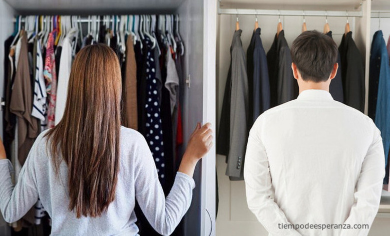 ¿Qué ropa ponerme antes de salir de casa? Algo más importante que la vestimenta Escogiendo ropa de closet para vestirse antes de salir de casa