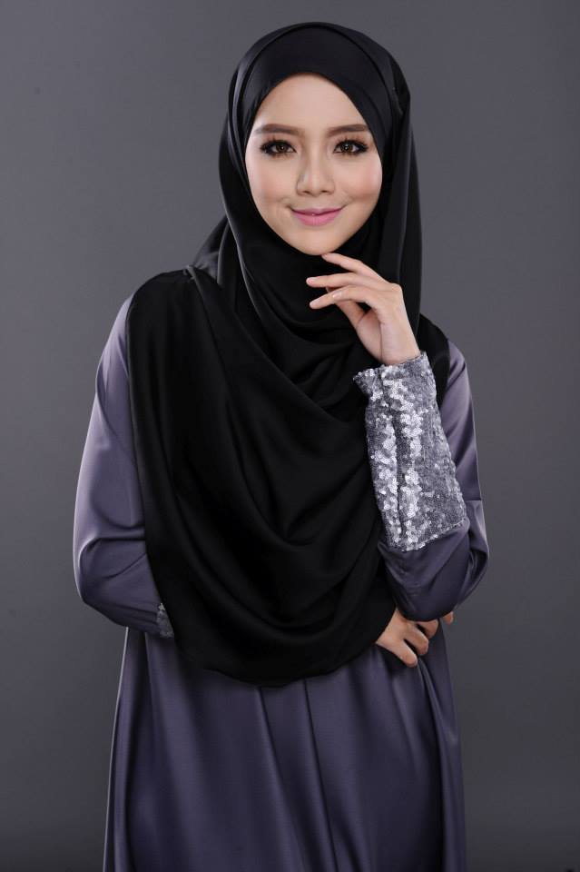 Fotografi Model Hijab Indoor Studio Casual Dan Elegant 