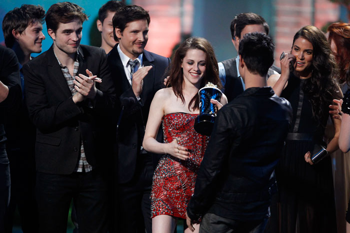 kristen stewart mtv movie awards 2011 photos. Movie Awards 2011 Kristen