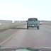 Duke i ikur policisë ai humb kontrollin dhe përplaset me veturë - VIDEO