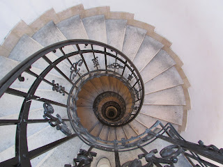 Escaleras torre basílica de San Esteban