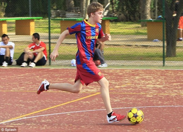 justin bieber playing soccer with barcelona. justin bieber playing soccer