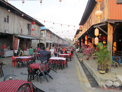 Early evening at Siniawan Bazaar Night Market