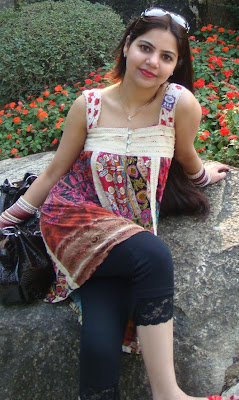 Mehwish in park, Girls in Park, Lovers Point