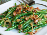 Green Beans with Caramelized Onions and Bacon