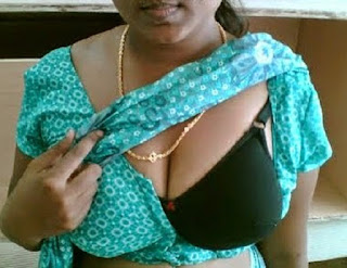  Suganya Aunty Hot Saree Blouse Photos Show Black Bra Pics