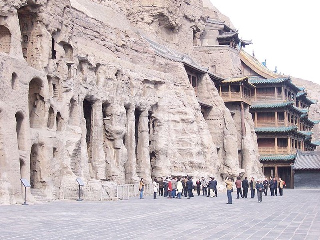 800px-China_-_Yungang_Grottoes_9_(135943264)