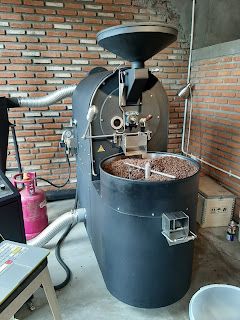 Alat roasting biji kopi di office coffee