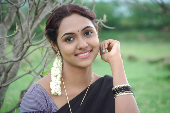 Actress Thamali Saree Photos Photoshoot images