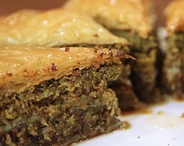 fistikli-baklava-kek-tarifi-ardanin-mutfagi-izle