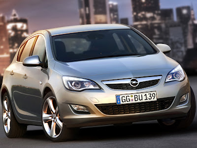 2010 Opel Astra - Front Angle