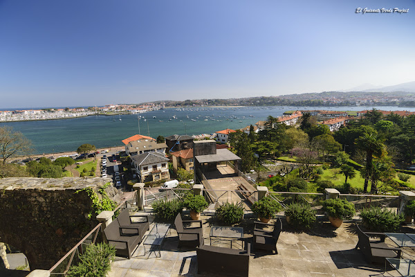 Parador de Turismo, vista bahía  - Hondarribia, por El Guisante Verde Project