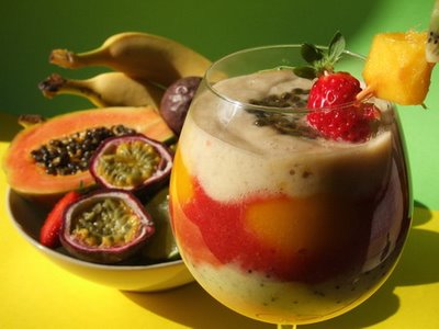 Godiamoci la frutta fresca con frullati, centrifugati, frappè...